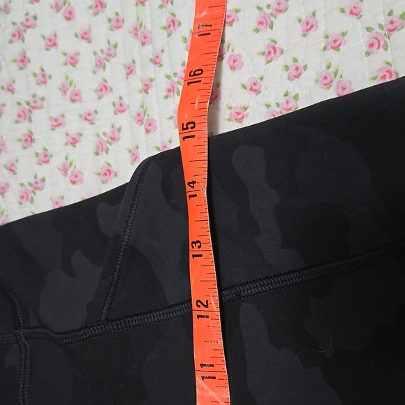 Lululemon camo leggings - Picture 12 of 16
